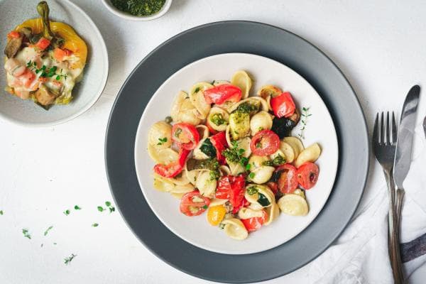 Orecchiette pasta met basilicumpesto