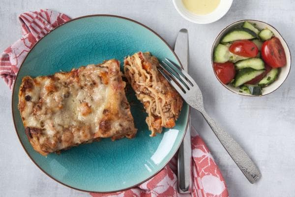 Bolognese lasagne met salade