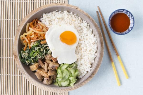 Koreaanse bibimbap met tempeh