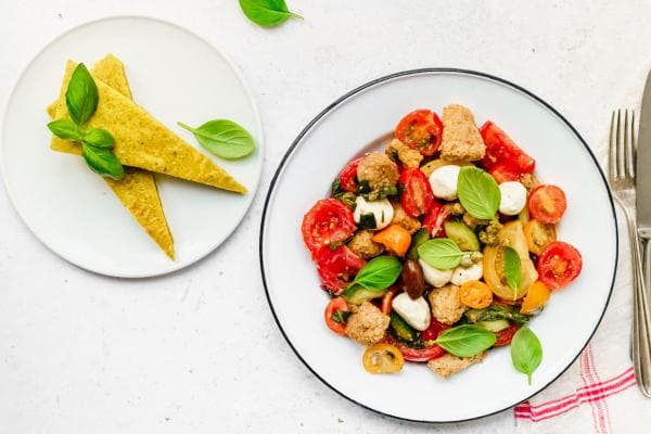 Zomerse panzanella