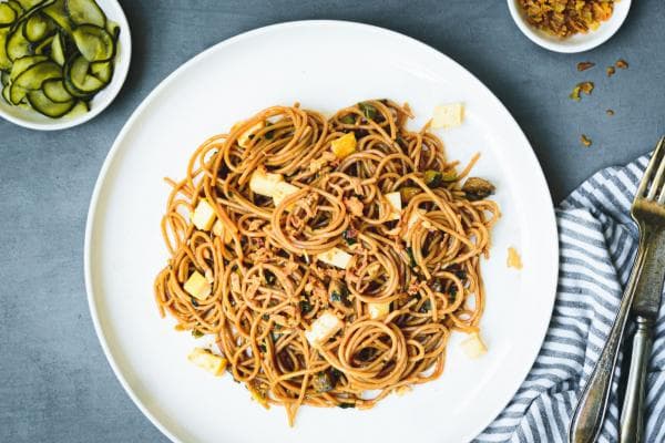 Surinaamse bami met omelet