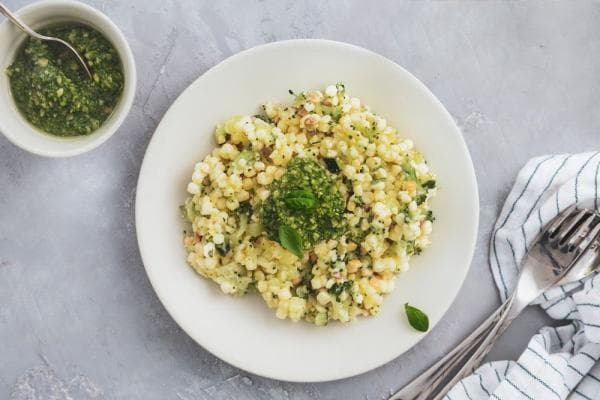 Fregola met broccoli pesto