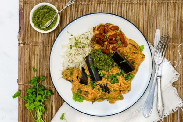 Rajma dahl met aubergine curry