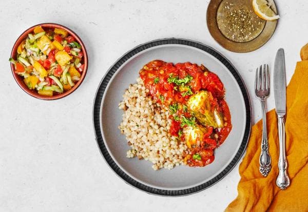 Gestoofde vis in pittige tomatensaus