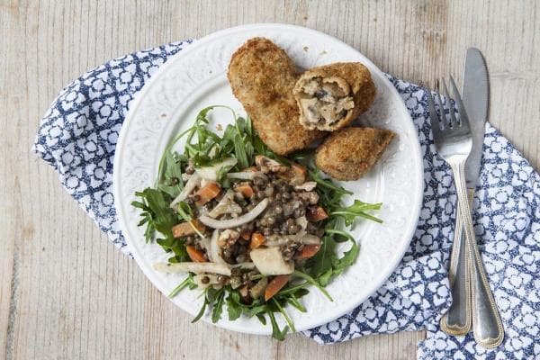 Lauwwarme linzensalade met arancini