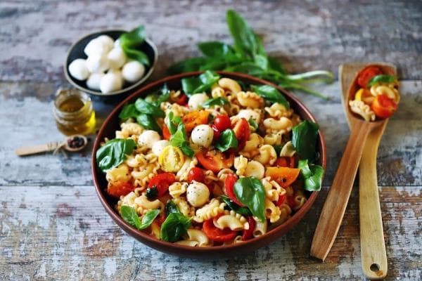 Pasta pesto bowl met kip