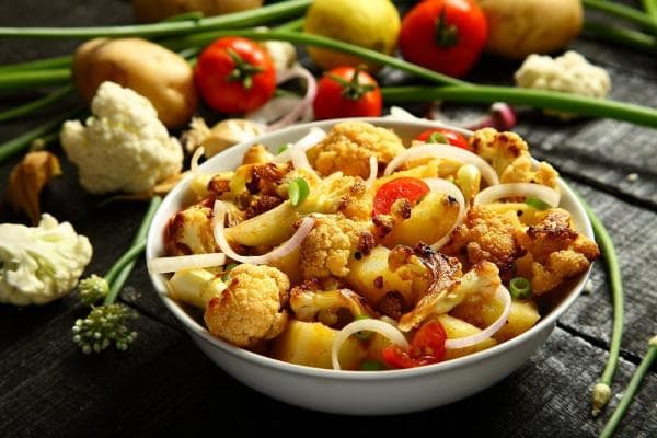 Indiase bowl met bloemkool en tofu
