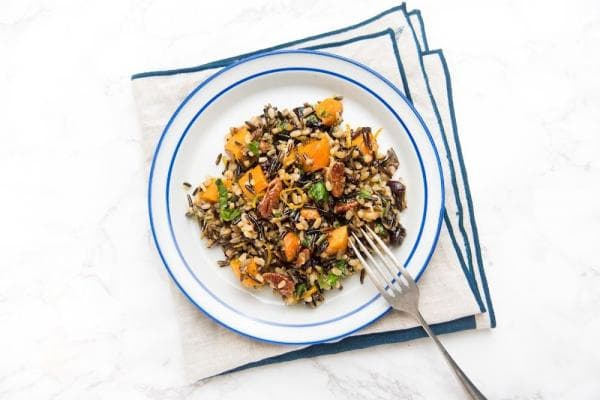 Pilav maaltijdsalade met geroosterde groenten