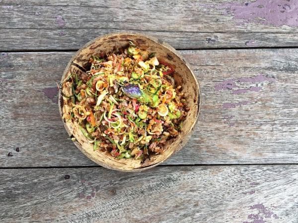 Thaise maaltijdsalade met spicy dip