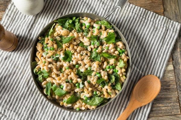 Macaroni met spinazie en spekjes