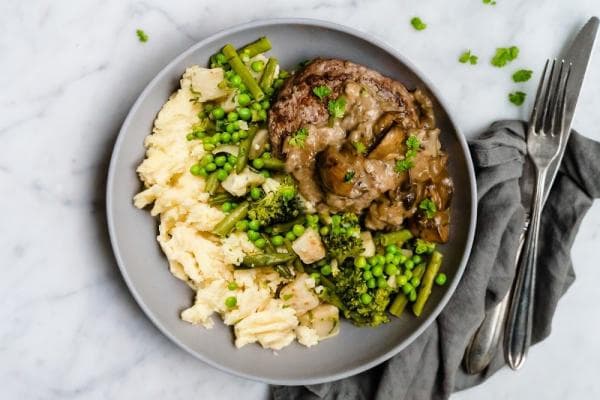 Angus beef burger met paddenstoelensaus