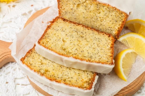 Lemon poppyseed cake
