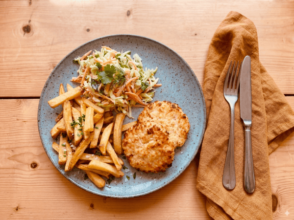 Bloemkoolburger met frietjes