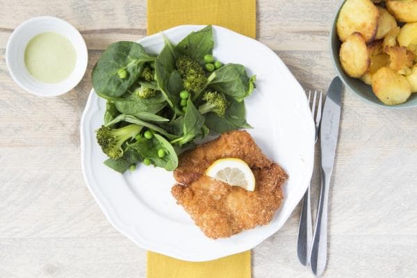 Kip schnitzel met knapperige salade