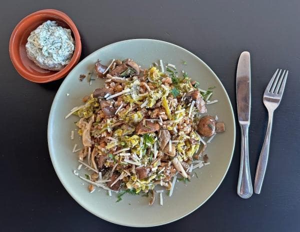 Healthy spelt maaltijdsalade met paddenstoelen