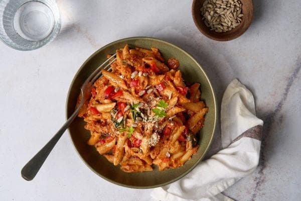 Creamy hummus pasta