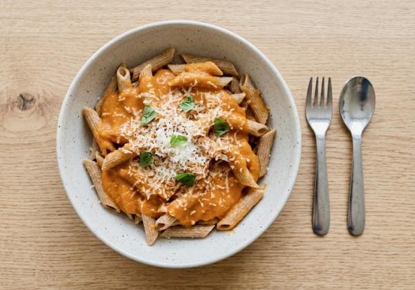 Penne in pompoensaus met kaas